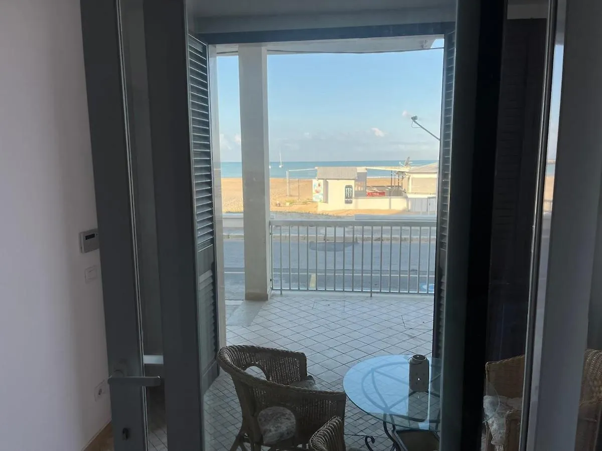 Una Casetta A Mare Scoglitti Italy